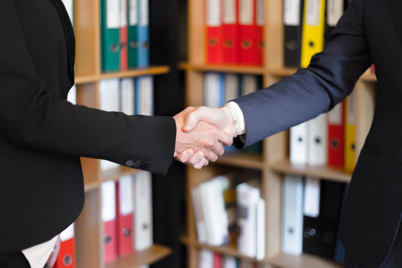 two people shaking hands 4ed20s